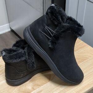 Clarks Cloud Steppers Black Fur-Lined Winter Boots